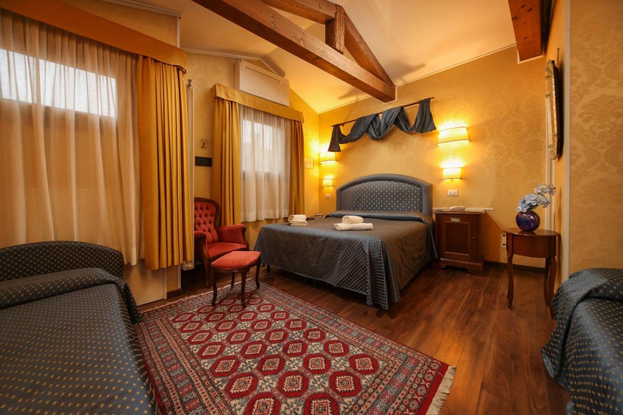 Camera da letto e arredi del Hotel Da Bruno, Castello, Venezia