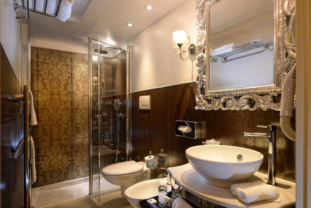 Camera Superior con Letto Queen-Size e Vista - Non Fumatori - Hotel Olimpia Venice, BW Signature Collection 3sup - Foto 1