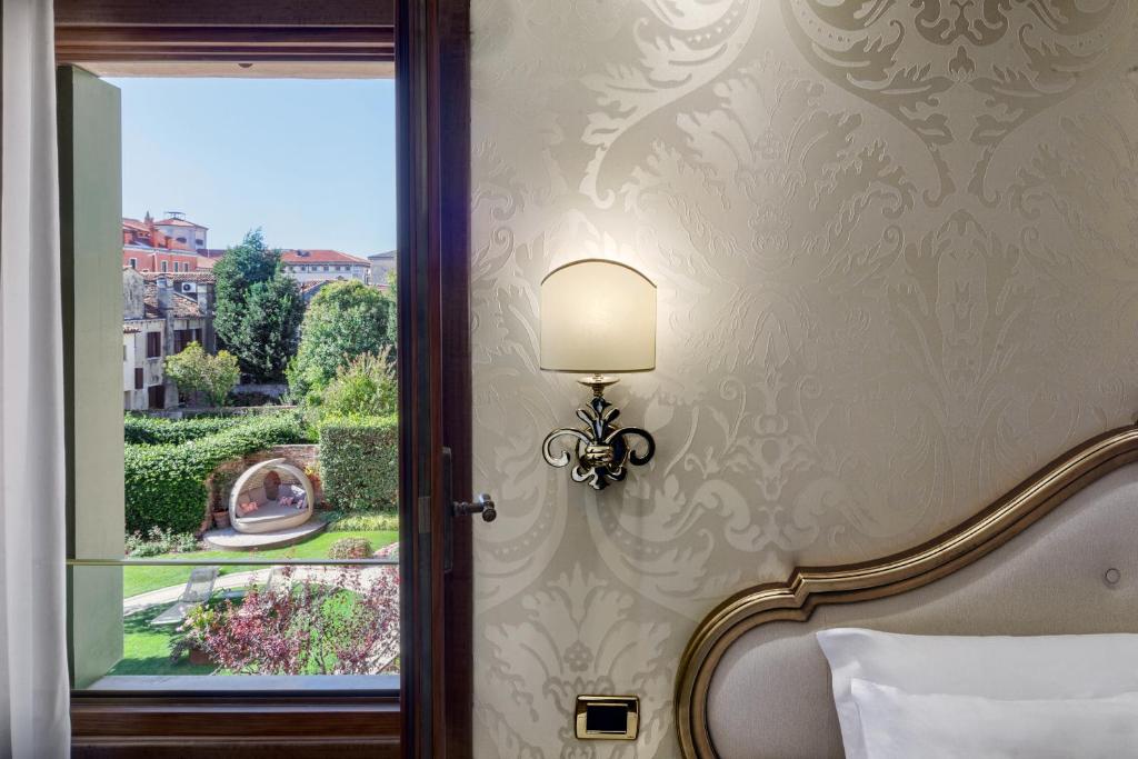 Camera Superior con Letto Queen-Size e Vista - Non Fumatori - Hotel Olimpia Venice, BW Signature Collection 3sup - Foto 3
