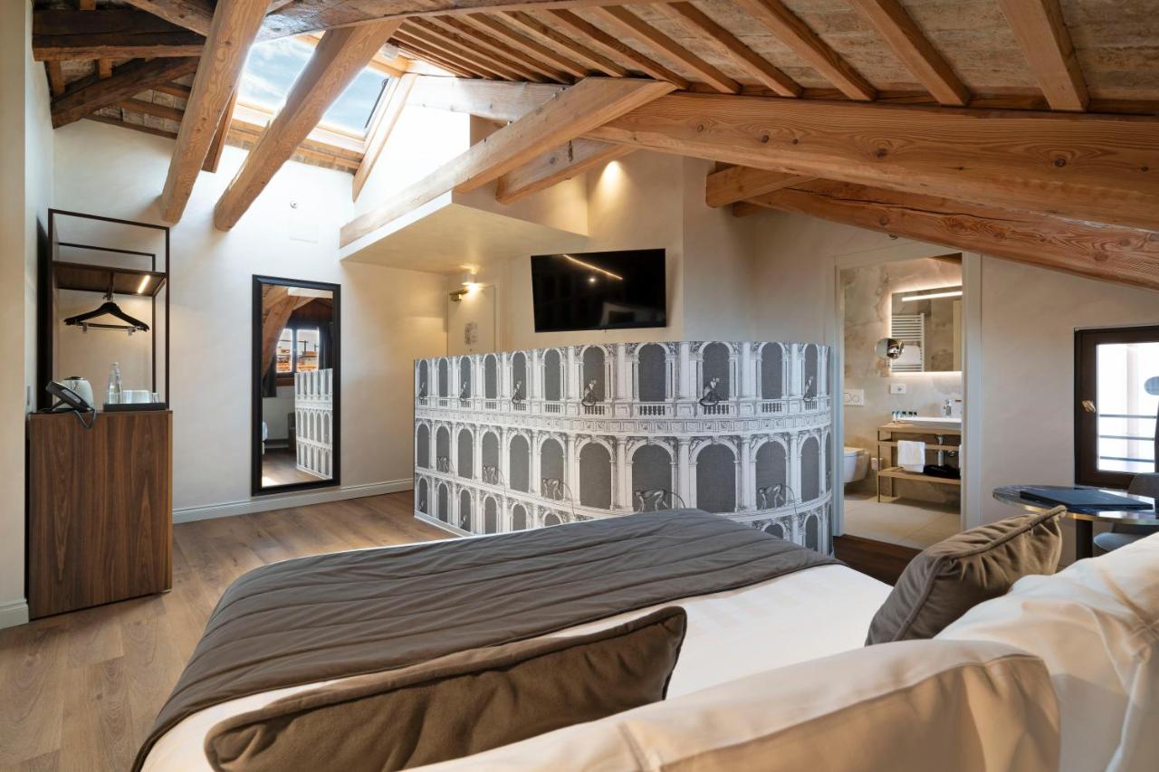 Camera da letto e arredi del Palazzo Keller, San Marco, Venezia
