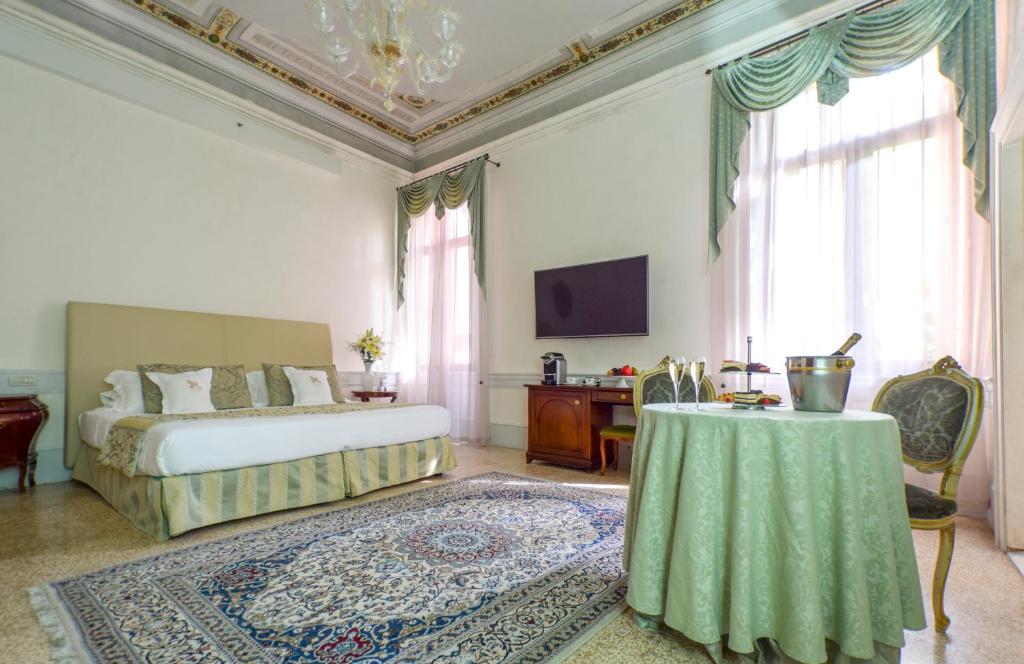 Interni, lobby o sala comune del Palazzo Vitturi, Castello, Venezia